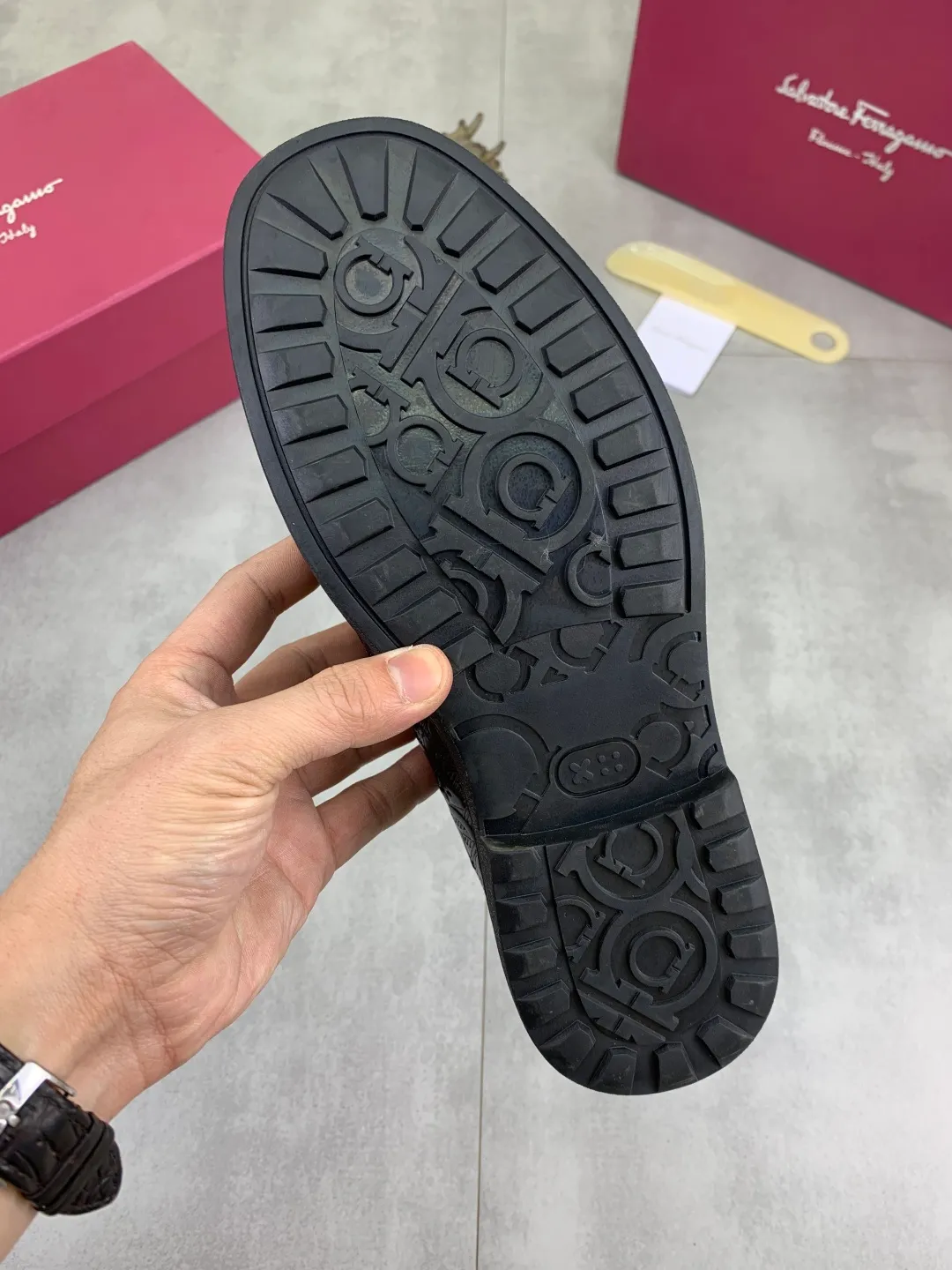 Men's Men's Shoes 💰P460💰[New Style] Water-dyed Niuli 🆘[Salvatore Ferragamo] Ferragamo's latest casual business leather shoes for men! Listed simultaneously! The fabric is made of specially imported original calfskin, and the interior is made of imported water-dyed cowhide. It is absolutely luxurious and leads the fashion trend. Matching code: 38-45; black optional